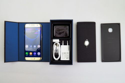 Continutul cutiei lui Samsung Galaxy S7 Edge