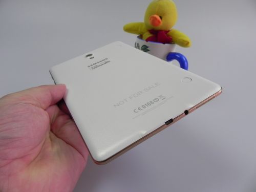 Samsung Galaxy Tab S 8.4 - partea spate