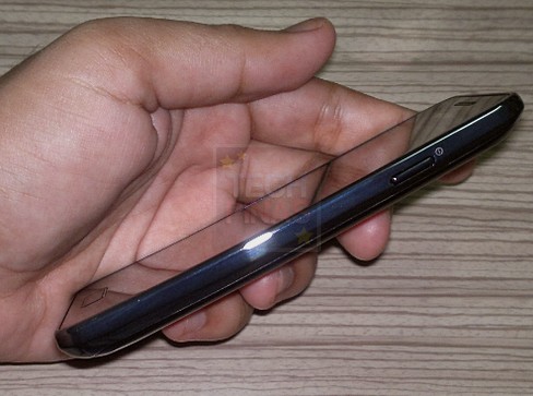 Samsung Galaxy S Advance lateral
