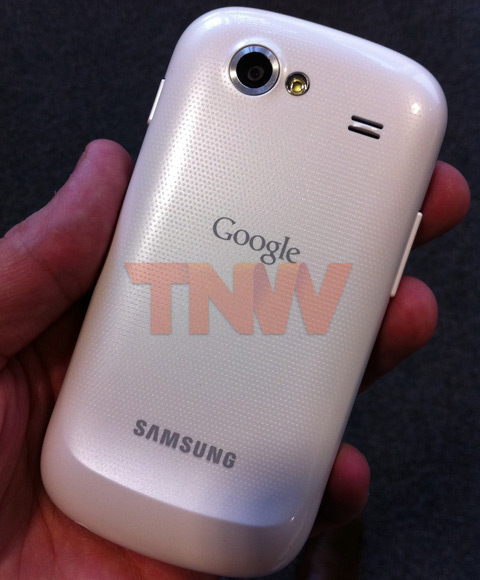 Samsung Nexus aduce Android 2.3 Gingerbread În Europa prin Vodafone, În varianta cu carcasă albă?