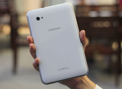 Samsung Galaxy Tab 7.0 alb (spate)