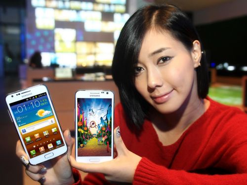 Samsung lansează versiunea albă pentru Galaxy S II HD LTE