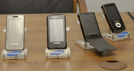 Samsung: Telefoanele Samsung F490 si P720, la nord de Romania, in premiera!