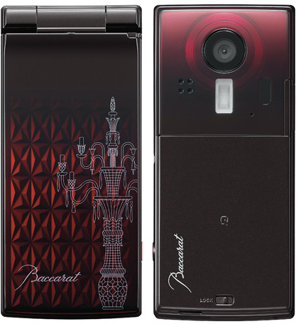 Sticlărie de lux sau telefon? Sharp prezintă un telefon elegant, produs În colaborare cu Baccarat