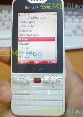 Sony Ericsson G702