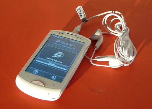 Review Sony Ericsson Live With Walkman - Întoarcerea lui Walkman, dar și coborârea sa către low end (Video)