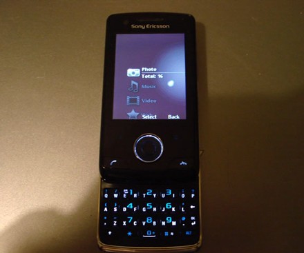 Sony Ericsson: Inca o imagine cu Sony Ericsson P5 Paris plus lista de specificatii