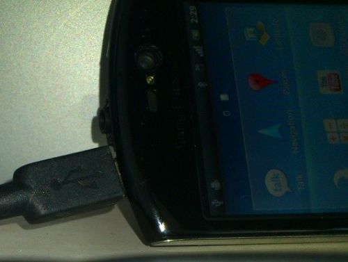 Nu e PSP Phone, nu e XPERIA X12; ghici ghicitoare ce-i?!
