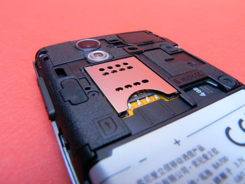 Sony Ericsson Xperia Ray - baterie, card microsd, camera