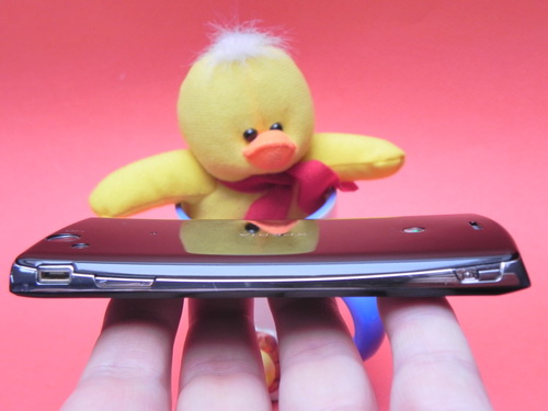 Sony Ericsson Xperia Arc S din lateral