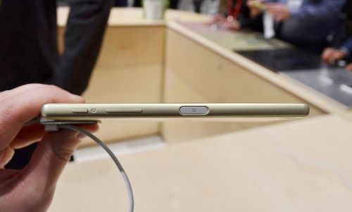 Sony Xperia X din lateral