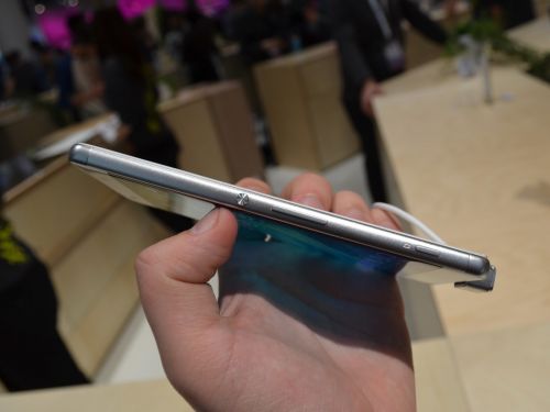 Sony Xperia XA din lateral