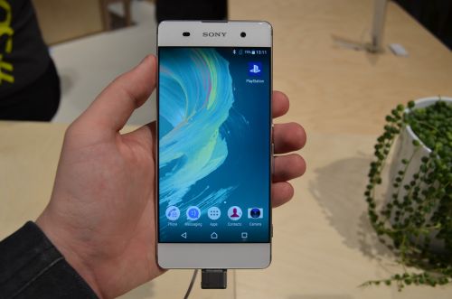 MWC 2016: Sony Xperia XA prezentare hands-on - cel mai arătos telefon Sony din ultimii ani, cu ecran edge to edge