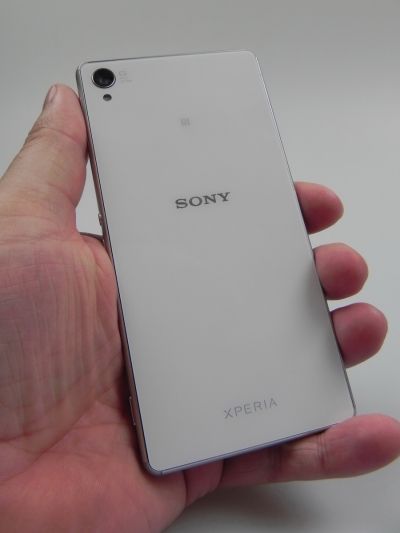 Designul lui Sony Xperia Z3 - Partea spate