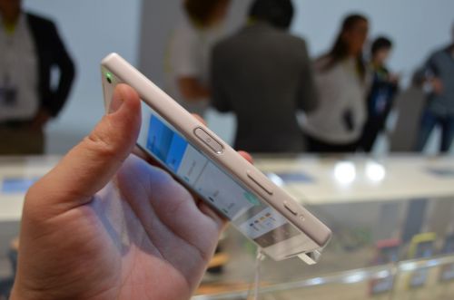 IFA 2015: Sony Xperia Z5 Compact hands-on - cel mai bun telefon cu ecran sub 5 inch ni se dezvăluie la Berlin (Video)