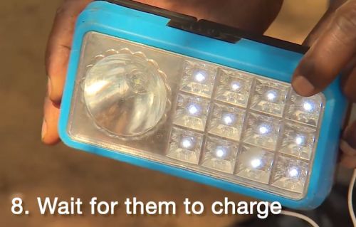 Iată cum se poate încărca un telefon folosindu-se un cuptor din pământ și un generator termoelectric