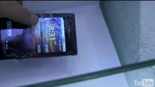 MWC 2011: Toshiba Regza, telefonul Android care funcţionează şi sub o ploaie torenţială (Video)