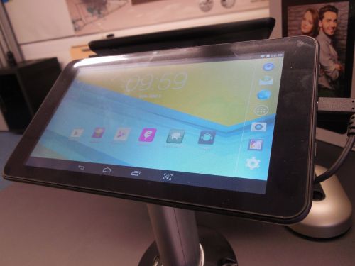 Utok lansează tableta i700 ce vine cu display de 7 inch, procesor Intel dual core și Android 4.4 KitKat; aceasta este disponibilă În magazine la prețul de 299 lei