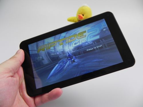 Nu avem parte de lag, iar un joc ca Riptide GP2 rulează fără probleme pe terminal