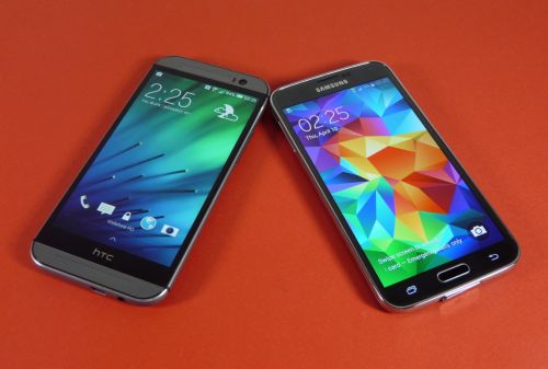 Samsung Galaxy S5 versus HTC One M8: regele Androizilor versus Apple-ul Androizilor (Video)