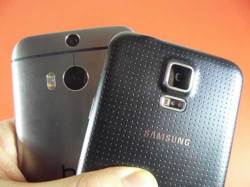 Samsung Galaxy S5 comparat cu HTC One M8