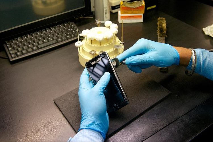 Vertu lansează smartphone-ul de lux Signature Touch; acest aduce dotări hardware de top (Video)