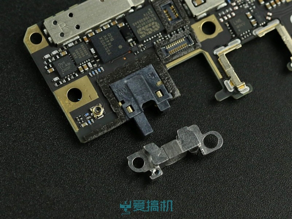 Iată cum e construit cel mai subțire telefon din lume: Vivo X5 Max disecat În China