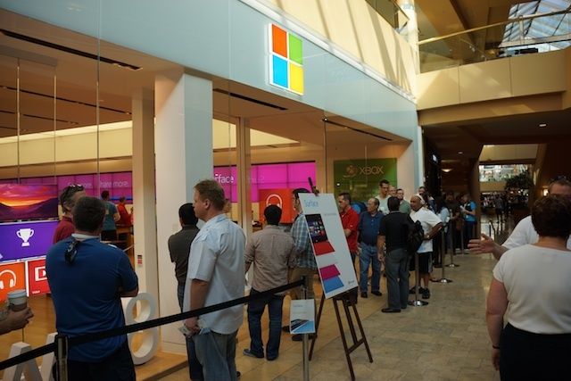 Cozi stil Apple pentru tableta Microsoft Surface; Adepții Marului se declară surprinși!