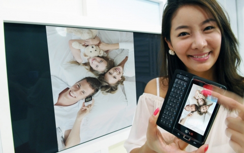 Primul telefon Windows Phone 7