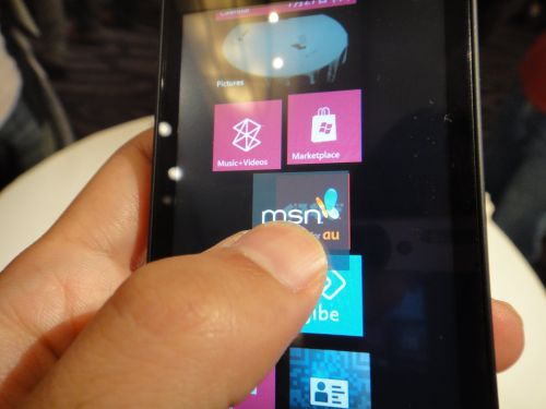Windows Phone Mango În acțiune pe primul telefon dedicat: Fujitsu Toshiba IS12T (Video)