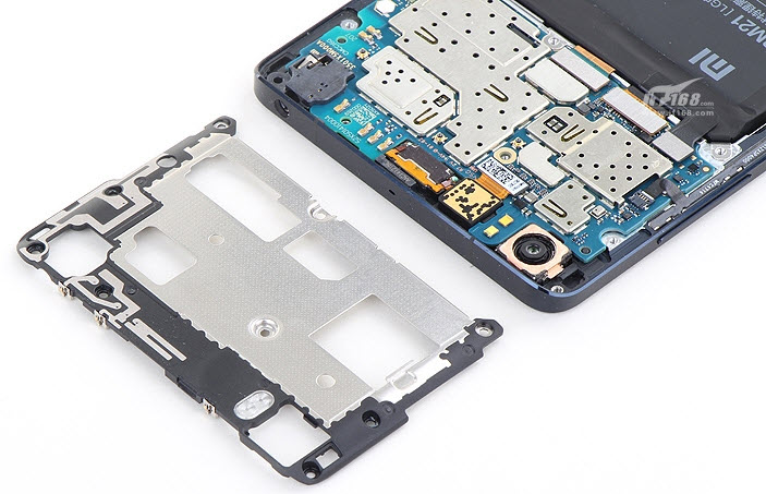 Phabletul Xiaomi Mi Note dezasamblat, componentele analizate În detaliu