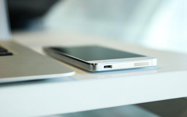 Xiaomi Mi4 apare Într-o serie de fotografii hands-on; vânzările Încep pe 29 iulie În China