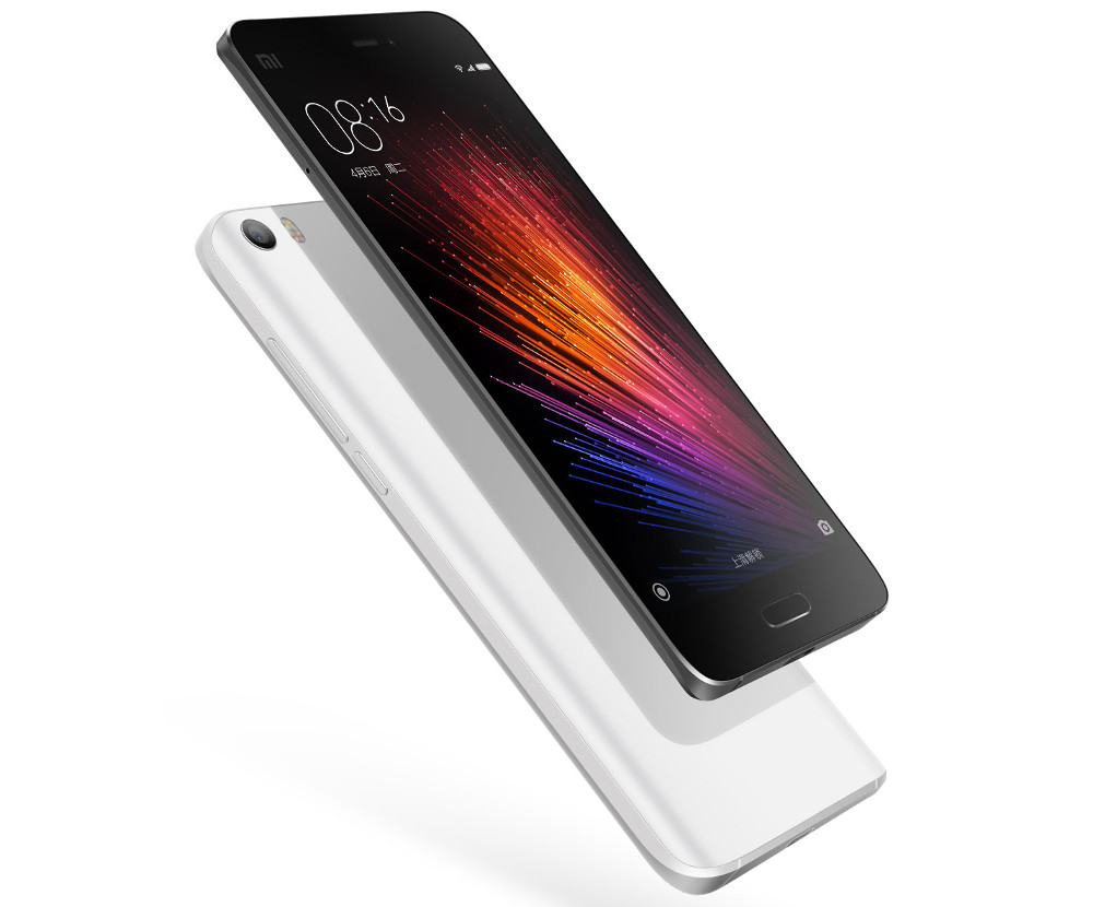 MWC 2016: Xiaomi Mi 5 anunţat oficial - vine cu procesor Snapdragon 820, 4 GB RAM, display cu sticlă 3D şi muchii curbate în spate