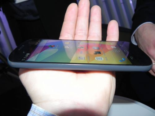 MWC 2014: YotaPhone 1 și YotaPhone 2 hands on - cu mâna pe telefoane dual display ale rușilor (Video)