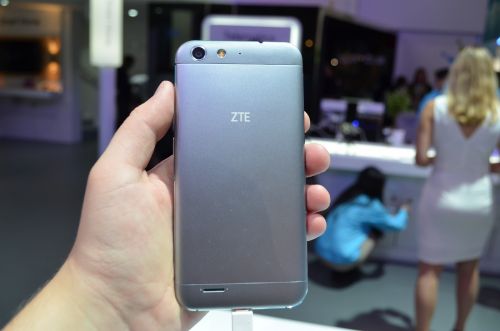 ZTE Blade V6 hands-on
