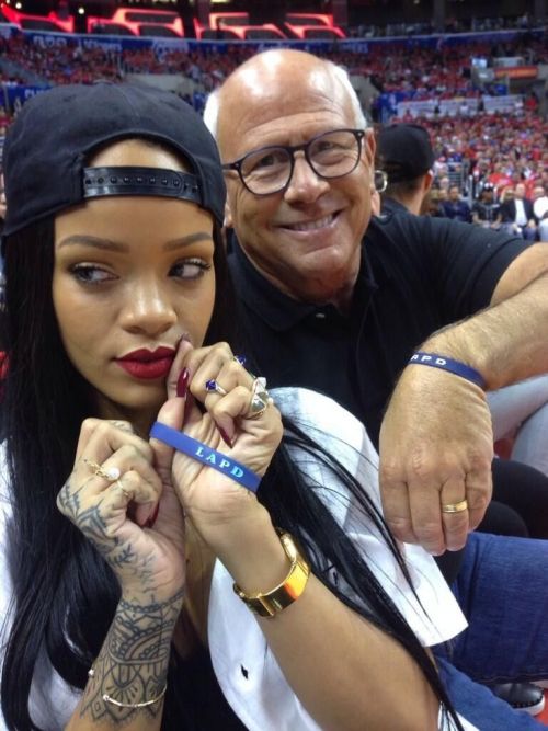 Telefonul stricat de Rihanna devine cel mai scump handset nefuncțional vândut pe eBay la prețul de 66500 de dolari