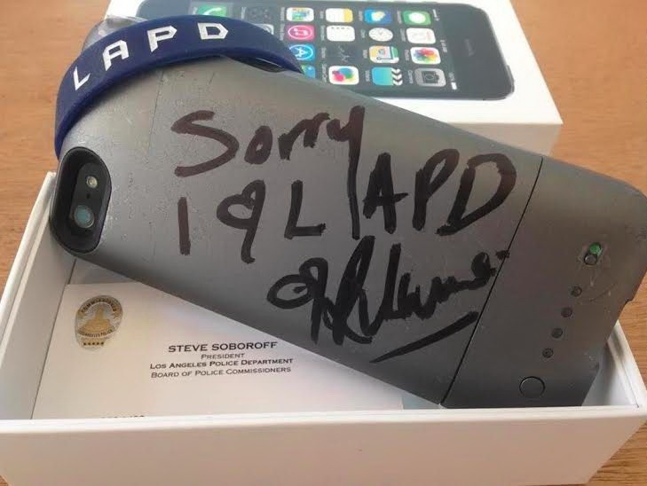 Telefonul stricat de Rihanna devine cel mai scump handset nefuncțional vândut pe eBay la prețul de 66500 de dolari