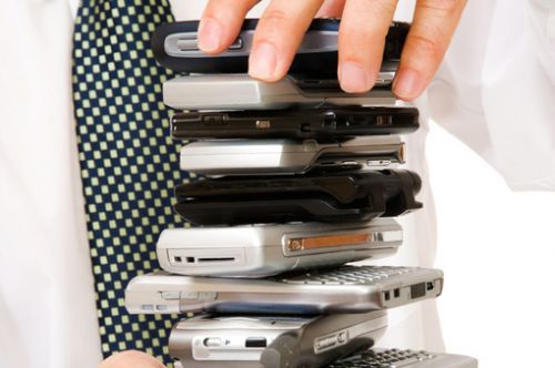 Romanii cumpara tot mai multe telefoane, in ciuda crizei