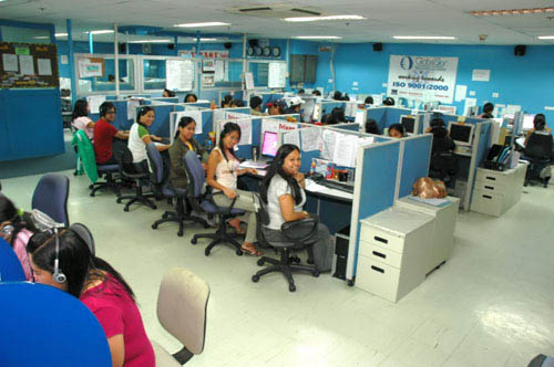 Diverse Stiri: Telefoane de 10 milioane de euro pe luna pentru angajatii romani