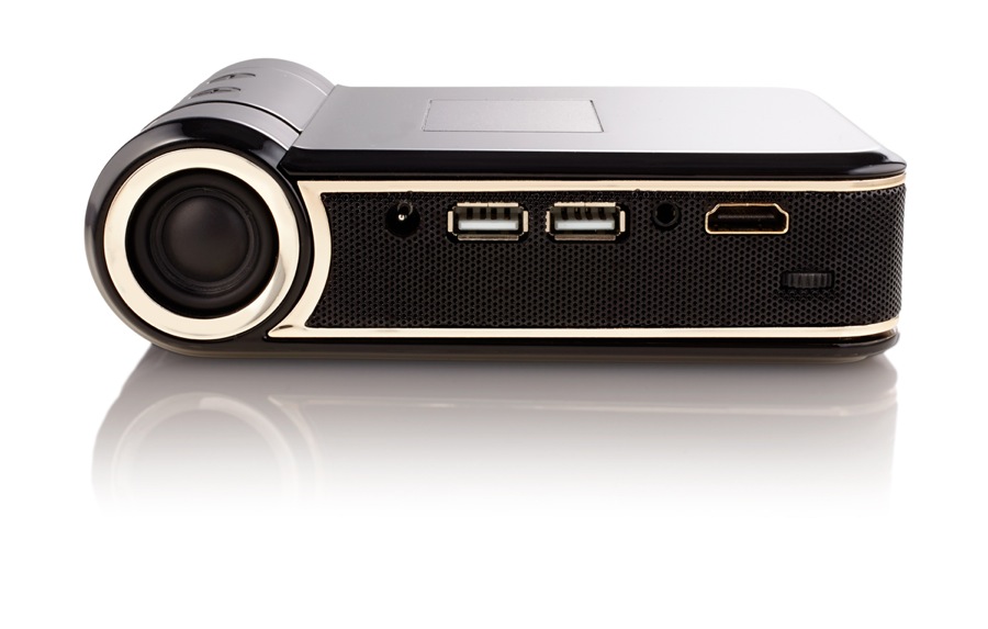 Odin este un mini proiector Android care ține loc de PC și televizor (Video)