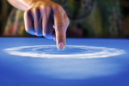 Diverse Stiri: Vanzarile de telefoane cu touchscreen vor atinge 230 de milioane de unitati pana in 2012