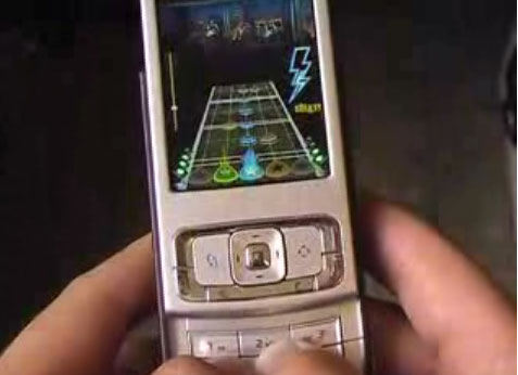 Guitar Hero Mobile te face star rock pe mobil!