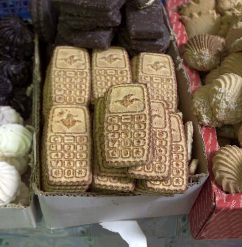 Diverse Stiri: Cum sa mananci un Nokia 1100, in Uzbekistan