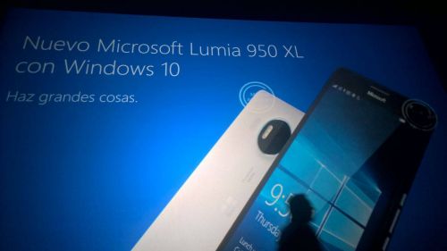 Noi fotografii cu Lumia 950 XL şi Lumia 950 apar în slide-uri de prezentare Microsoft, cu specificaţii incluse