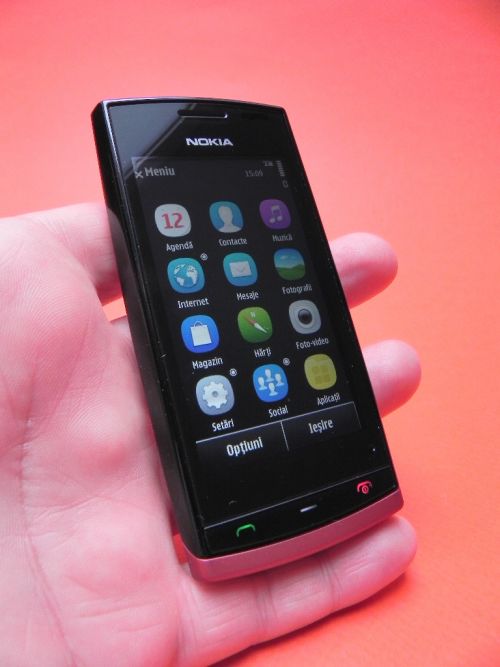 Prezentare Nokia 500 - specificatii telefon