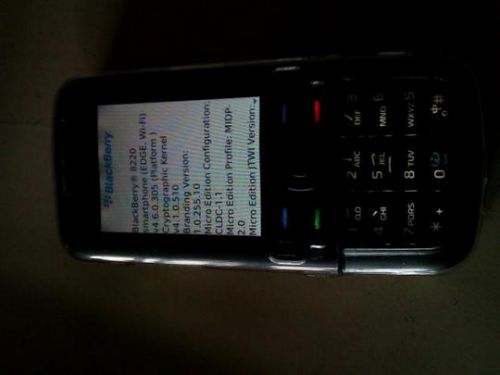 Nokia 5700 ruleaza BlackBerry 8220 4.6 OS