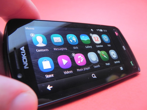 Nokia 700 in mod landscape