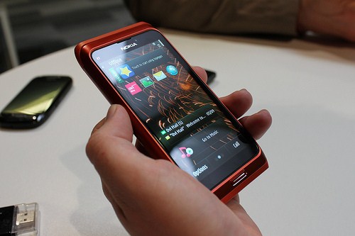 Nokia E7 sosește astăzi În mâinile celor care l-au comandat! Început bun de săptămână pentru finlandezi