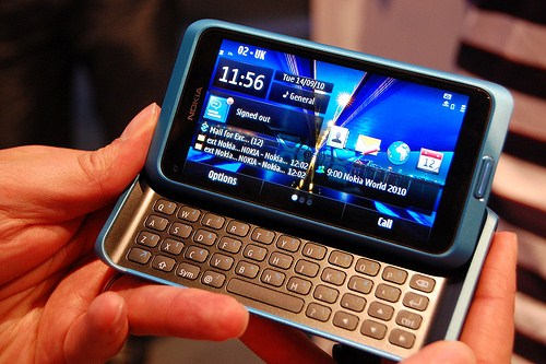Nokia E7 sosește astăzi În mâinile celor care l-au comandat! Început bun de săptămână pentru finlandezi