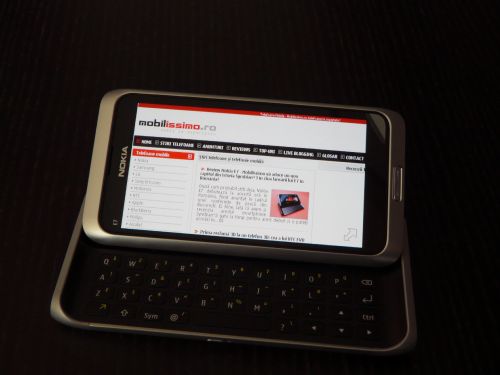 Review Nokia E7